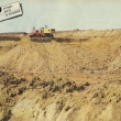 ...la��k bagr nasazen� na t�bu betonitu v lo�isku �ern� vrch v �esk�m st�edoho��...zdroj �asopis Kv�ty 31/1979