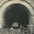 ...Tatra 138 p�i dokon�ovac�ch pracech na �elezni�n�m tunelu B�l� sk�la v Hole�ovic�ch...zdroj �asopis Kv�ty 38/1972