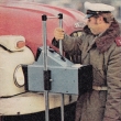 ...to mi snad chcete d�t brejle?...zdroj �asopis Sv�t motor� 12/1975