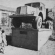 ...pomn�k v Magadanu jako ocen�n� skv�l� pr�ce v�ce jak 7300 stojeden�ctek dovezen�ch do SSSR - �to char�ije ma�inky...zdroj �asopis kv�ty 50/1974