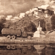 ...pod dalajlamov�m s�dlem Potala v Tibetu stoj� na�e Tatra 111...zdroj �asopis Sv�t motor� 25/1956